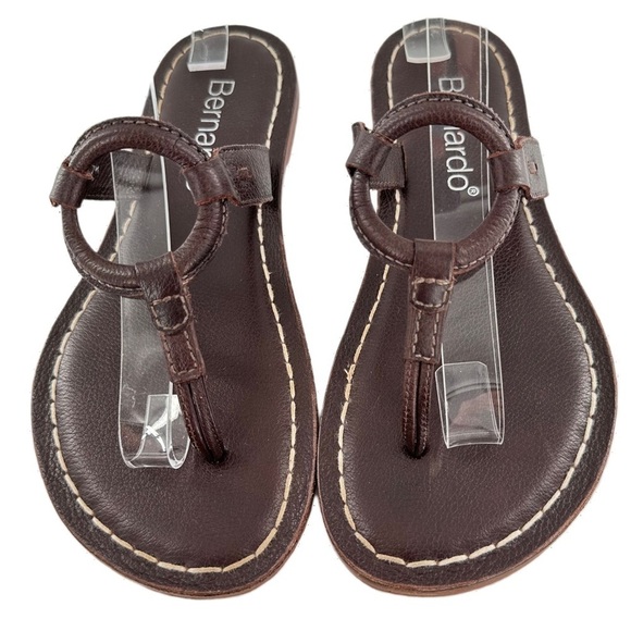 Bernardo womens sandals size 7 chocolate brown leather thong flip flops